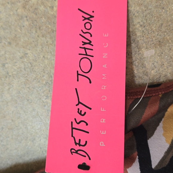 NWT Betsey Johnson Performance Multi-Colored Design Print Sportsbra/Crop Top - Picture 2 of 9